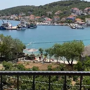 Apartament Mia, Kali