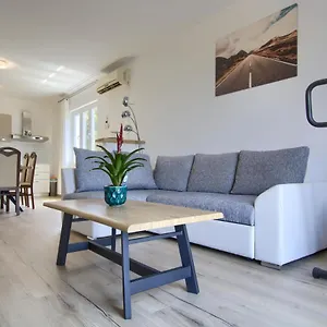 Apartament Mimoza, Kali